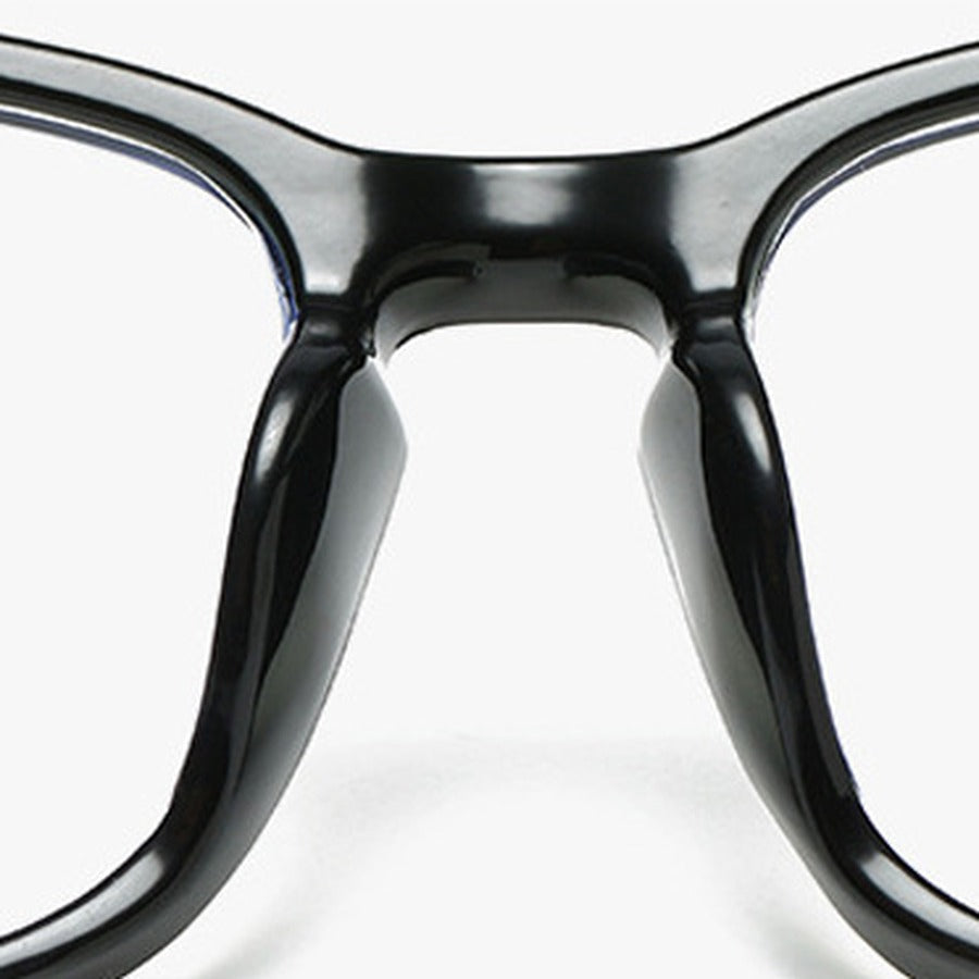 Close-up of the one-piece nose pads