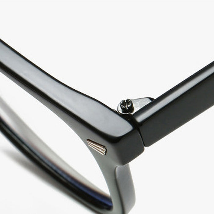 Close-up of the metal hinge