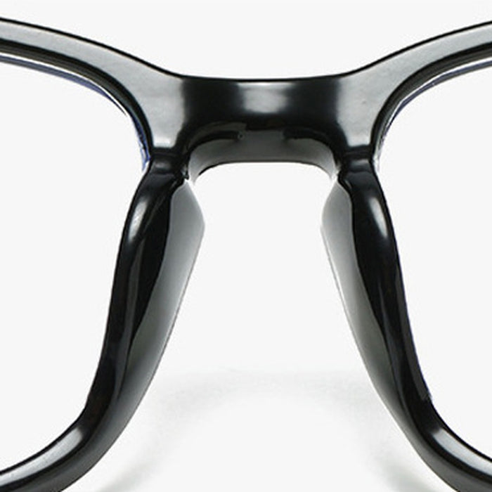 Close-up of the one-piece nose pads